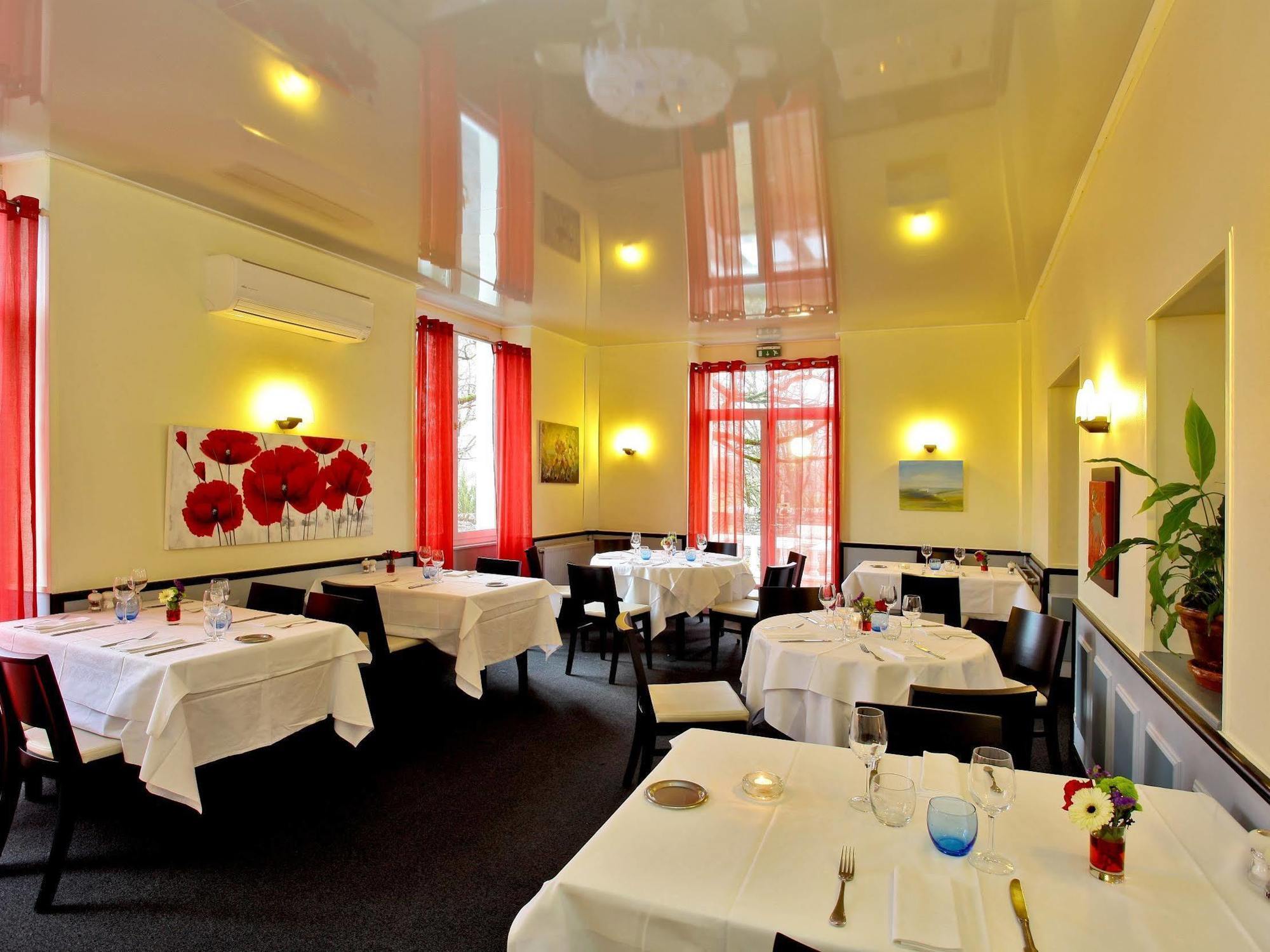 Hotel Restaurant Le Relais Des Gourmands Gramat Bagian luar foto